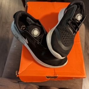 Joyride Run black size 7 woman used